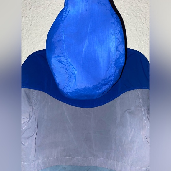 womens lululemon size 6 pull over comes with two zipper pockets & waist cinch - Picture 9 of 15